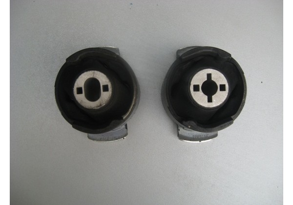 Сайлентблок задньої балки Renault Laguna III, 550446624R